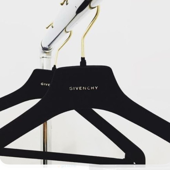 💛 GIVVY 💛FOLLOW ME ON INSTA TO WIN LUXURY HANGER 💛 - Picture 3 of 3